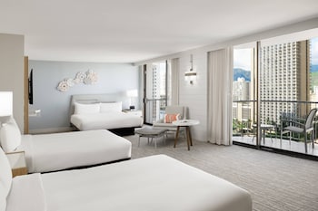 Family Jr. Suite 3 beds, 1 King and 2 Double, City View, Kealohilani Twr, Balcony
