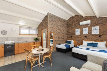 Twin Room, Jetted Tub