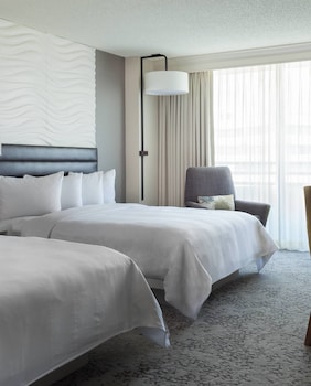 Traditional Room, 2 Queen Beds, Non Smoking