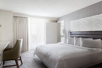 Room, 1 King Bed, Corner