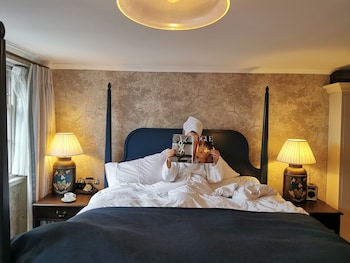 Double Room (Georgian Deluxe Double)