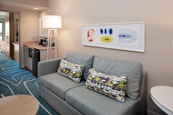 Suite, 1 King Bed, Accessible, Non Smoking