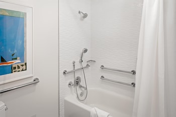 Suite, 1 King Bed, Accessible, Non Smoking