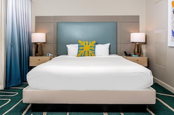 Suite, 1 King Bed with Sofa bed, City View