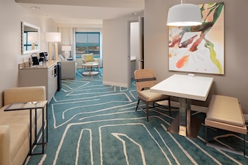Suite, 1 King Bed, Bay View, Corner (Oversized)