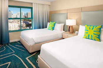 Suite, 2 Queen Beds, City View