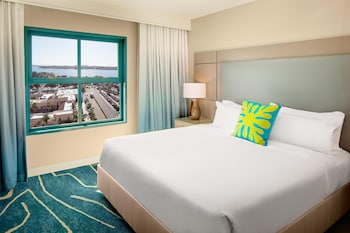 Suite, 1 King Bed, Bay View