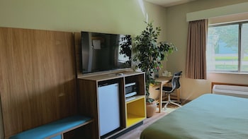 Deluxe Studio Suite, 1 King Bed, Non Smoking