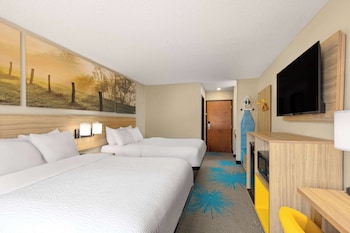 Room, 2 Queen Beds, Non Smoking