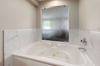 Royal Suite, 1 King Bed, Non Smoking (Countryside View)