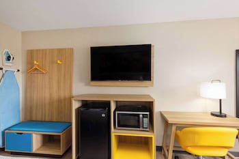 Business Room, 1 King Bed, Non Smoking