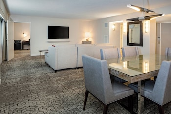 Executive Suite, 1 King Bed with Sofa bed