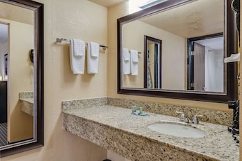Standard Room, 1 King Bed, Non Smoking, Refrigerator & Microwave