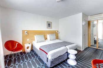 Family Superior Room ( 2 Rooms) -Complimentary soft minibar,courtesy tray, Chromecast, digital press