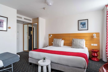 Privilege Room - Complimentary soft minibar,courtesy tray, Chromecast and digital press