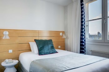 Single Room - Complimentary soft minibar,courtesy tray, Chromecast and digital press