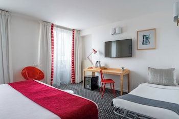 Privilege Room - Complimentary soft minibar,courtesy tray, Chromecast and digital press