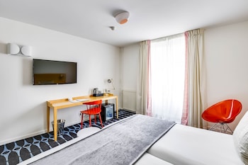 Family Superior Room ( 2 Rooms) -Complimentary soft minibar,courtesy tray, Chromecast, digital press