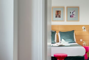 Apartment - Complimentary soft minibar,courtesy tray, Chromecast and digital press