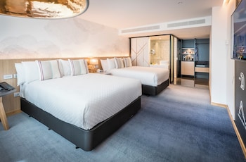 Room (Social View 2 Doubles)