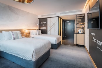 Room (Social 2 Singles)