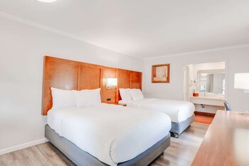 Room, 2 Queen Beds, Non Smoking