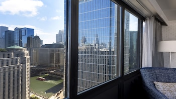 Standard Room, 1 King Bed (Chicago Skyline View)