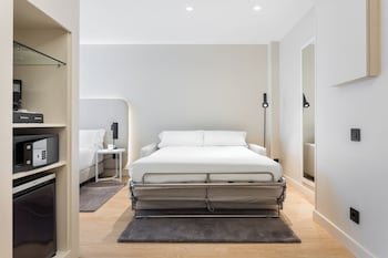 Family Room, 1 King Bed with Sofa bed