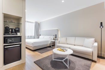 Family Room, 1 King Bed with Sofa bed