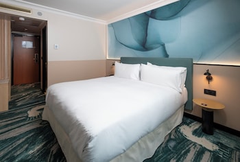 Premium Room, 1 Queen Bed