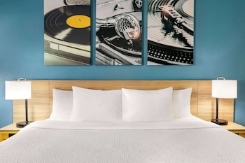 Standard Room, 1 King Bed