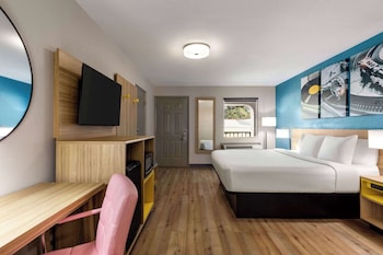 Standard Room, 1 King Bed