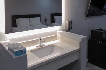 Standard Room, 2 Queen Beds, Non Smoking