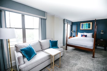 Deluxe Room, 1 Queen Bed with Sofa bed