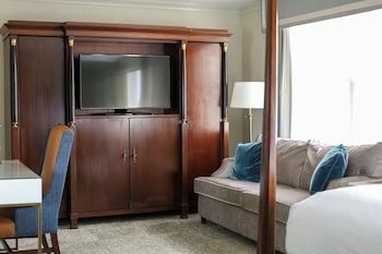 Deluxe Room, 1 Queen Bed with Sofa bed