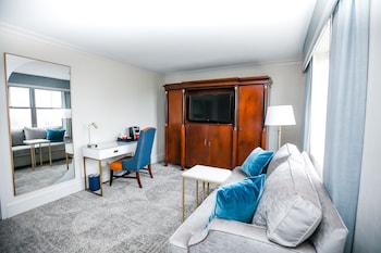 Deluxe Room, 1 Queen Bed with Sofa bed