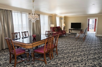 Suite, 1 King Bed, Non Smoking (Chairman's)