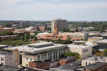 Room, 1 King Bed, City View, Corner