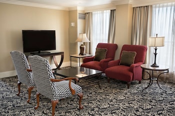 Suite, 1 King Bed, Non Smoking (Governor's)