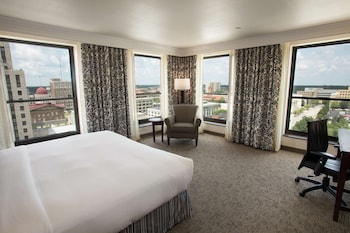 Room, 1 King Bed, City View, Corner