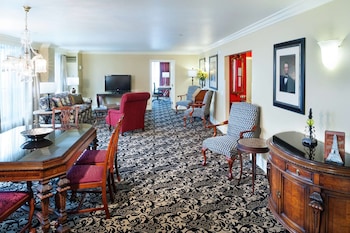 Suite, 1 King Bed, Non Smoking (Chairman's)