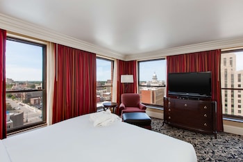 Suite, 1 King Bed, Non Smoking (Chairman's)