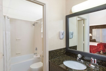 Room, 2 Double Beds, Non Smoking, Pool View (2nd Floor)