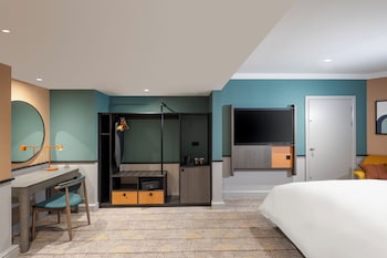 Standard Room, 1 King Bed, Accessible (Super King)
