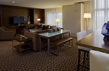 Deluxe Suite, 1 King Bed (with stairs)
