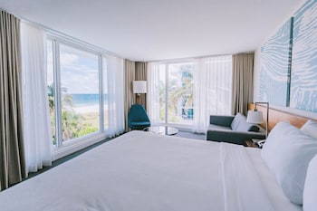 Junior Suite, Ocean View (Junior Suite King Bed w Queen Sofa)