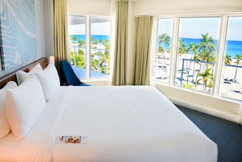 Suite, Balcony, Oceanfront (Posh Ocean Front One Bedroom Balcony)