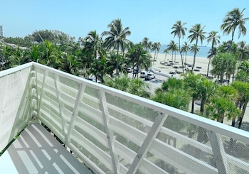 Suite, Balcony, Oceanfront (Posh Ocean Front One Bedroom Balcony)