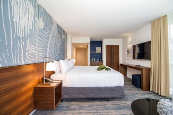 Junior Suite, Ocean View (Junior Suite King Bed w Queen Sofa)