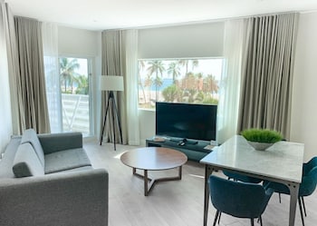 Suite, Balcony, Oceanfront (Posh Ocean Front One Bedroom Balcony)